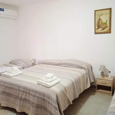 Nonno Pino לינה וארוחת בוקר Maierà